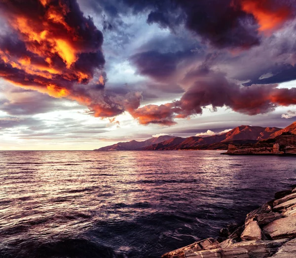 Dramatische Sommerlandschaft Des Mittelmeeres Traumhafter Sonnenuntergang Über Dem Hafen Von — Stockfoto