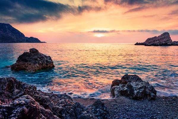 Dramatische Frühlings Ansicht Von Petani Beach Spektakulärer Sonnenuntergang Auf Der — Stockfoto