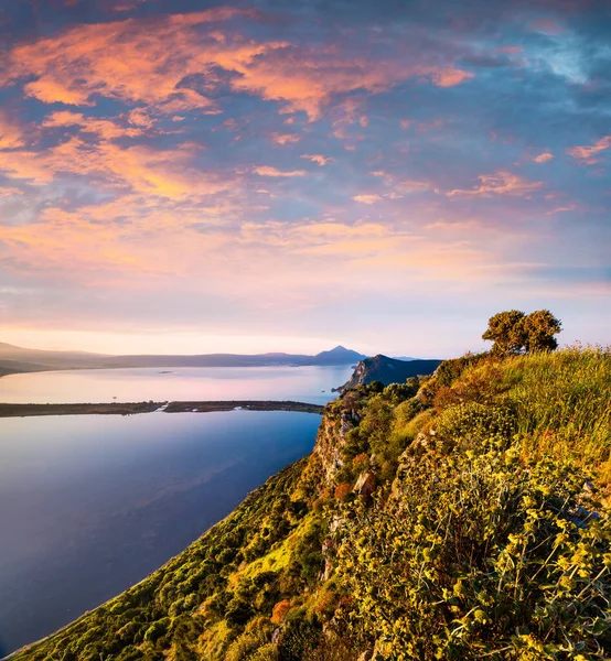 Bunte Frühjahrsansicht Auf Den Strand Von Voidokilia Vom Schloss Navarino — Stockfoto