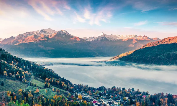 Sabah Sisinde Zell Gölü Nün Muhteşem Manzarası Avusturya Şehrinin Sisli — Stok fotoğraf