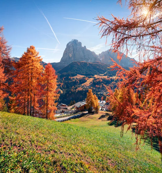 Espléndida Vista Montaña Ambrizola Colorida Mañana Otoño Los Alpes Dolomitas —  Fotos de Stock