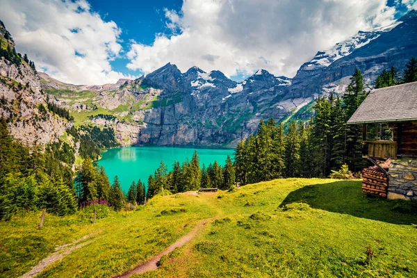 Nádherné Letní Ráno Jedinečném Jezeře Oeschinensee Ohromující Venkovní Scéna Švýcarských — Stock fotografie