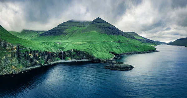 Pohled Letícího Letounu Dramatická Ranní Scéna Ostrově Vagar Zelená Letní — Stock fotografie