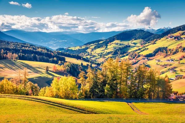 Mooi Najaar Uitzicht Santa Maddalena Dorp Kleurrijke Ochtend Landschap Van — Stockfoto