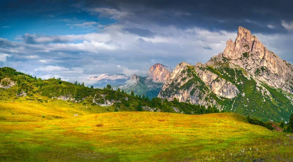 Fantástica Cena Verão Cordilheira Sass Stria Vista Passe Falzarego Nascer — Fotografia de Stock