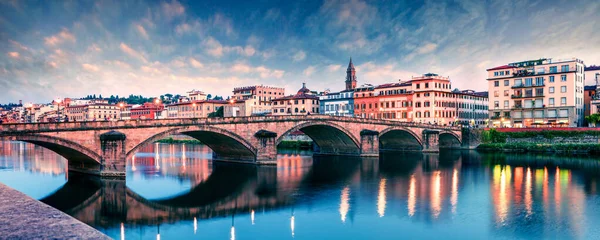 Picturesque Medieval Arched Ponte Alla Carraia Bridge Arno River Яскраве — стокове фото