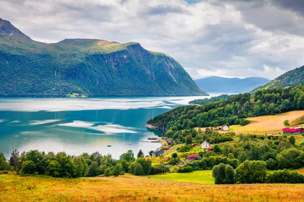 Tipik Kırsal Norveç Manzarası Norveç Avrupa Yaz Sabahı Doğa Konseptinin — Stok fotoğraf