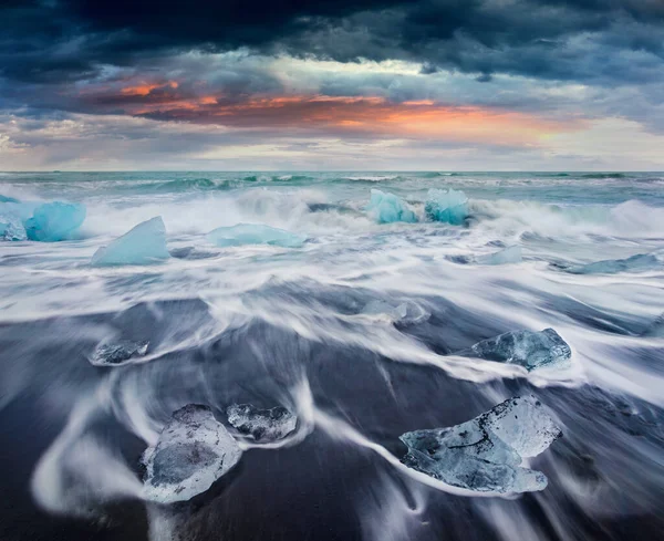 Blocks Ice Washed Waves Jokulsarlon Beach Dramatic Summer Sunrise Vatnajokull — Stock Photo, Image