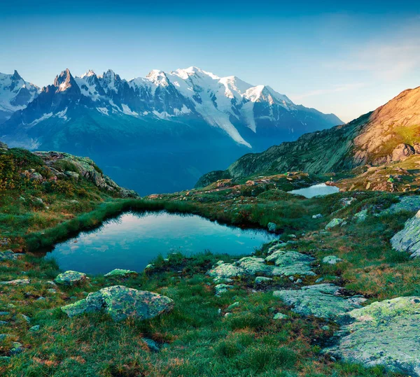 Υπέροχη Θέα Καλοκαίρι Της Λίμνης Lac Blanc Mont Blanc Monte — Φωτογραφία Αρχείου