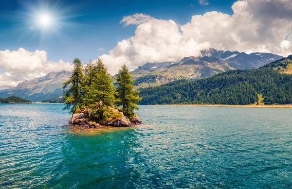 Kleine Insel Silser See Farbenfroher Morgenblick Den Schweizer Alpen Maloja — Stockfoto