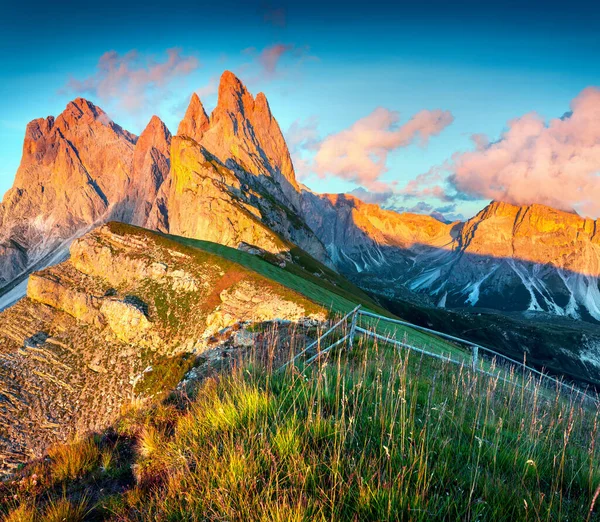 Sass Rigais Furchetta Mountain Peaks Glow Red Sunlight Puez Odle — Stock Photo, Image