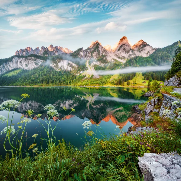 꿈같은 오스트리아 Grosser Donnerkogel 오스트리아 알프스 산맥에 아름다운 고소제 호수의 — 스톡 사진