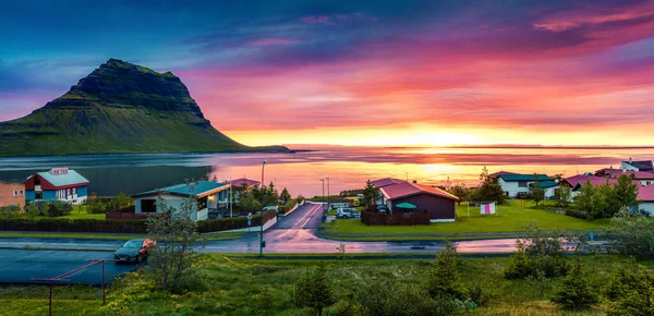 르나르 마을의 아이슬란드의스네 프로스 반도에서의 이브닝씬 포스팅 — 스톡 사진