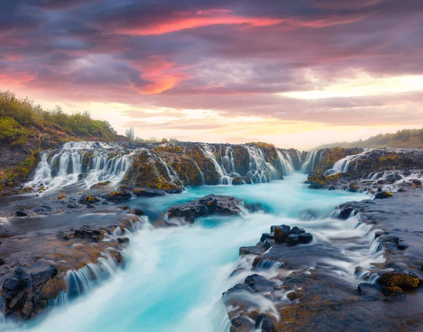 Dramatischer Sommersonnenuntergang Mit Einzigartigem Wasserfall Bruarfoss Bunte Abendszene Südisland Europa — Stockfoto