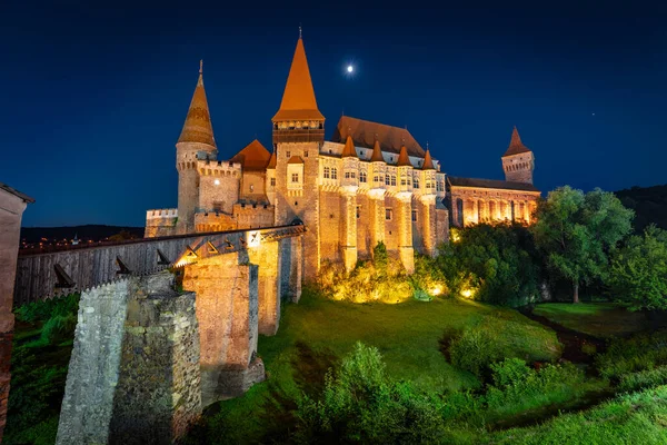 Imponujące Zabytki Transylwanii Fantastyczny Widok Zamek Hunyad Corvin Castle Dramatyczny — Zdjęcie stockowe