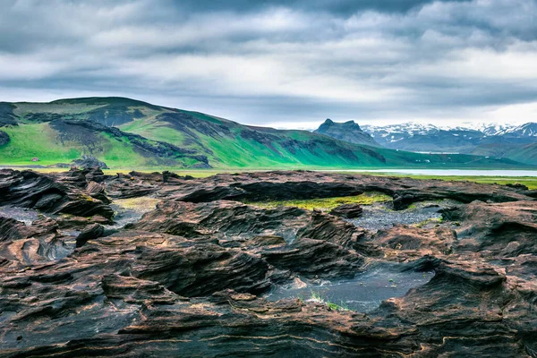 Tipikus Izlandi Táj Izland Déli Partján Drámai Nyári Reggel Vulkáni — Stock Fotó