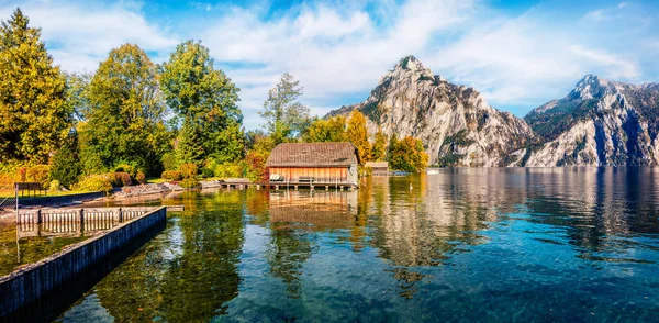 Panoramic Morning View Traunsee Lake Traunstein Peak Background Attractive Autumn — Stock Photo, Image