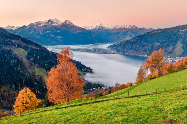Espectacular Vista Del Lago Zell Impresionante Vista Otoño Ciudad Austriaca —  Fotos de Stock