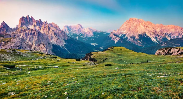 Fantástico Amanecer Verano Parque Nacional Tre Cime Lavaredo Con Cadini — Foto de Stock