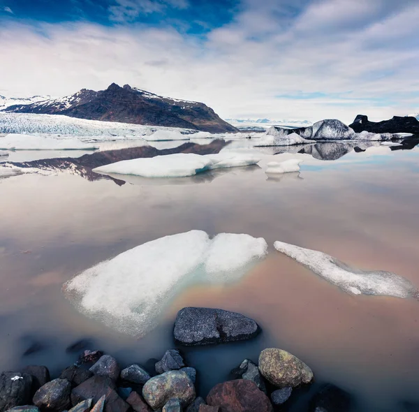 Caja Hielo Flotante Laguna Glacial Fjallsarlon Escena Soleada Por Mañana — Foto de Stock