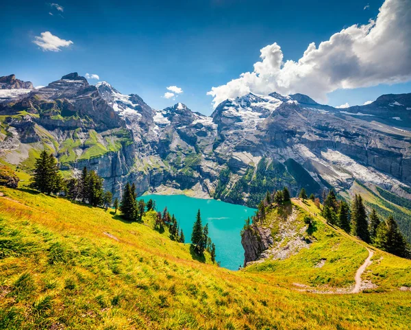 Gran Mañana Verano Único Lago Oeschinensee Espléndida Escena Aire Libre —  Fotos de Stock