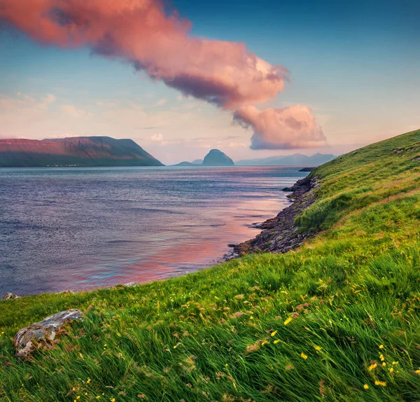 Barevný Letní Výhled Hestur Island Působivý Východ Slunce Okraji Vesnice — Stock fotografie