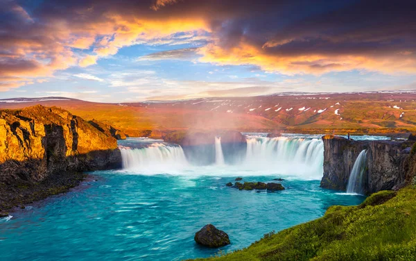 Cena Manhã Verão Cachoeira Godafoss Nascer Sol Colorido Rio Skjalfandafljot — Fotografia de Stock