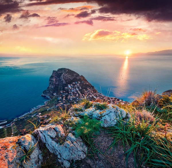 Perfekte Morgensicht Auf Das Kap Von Zafferano Spektakuläre Frühlingslandschaft Des — Stockfoto