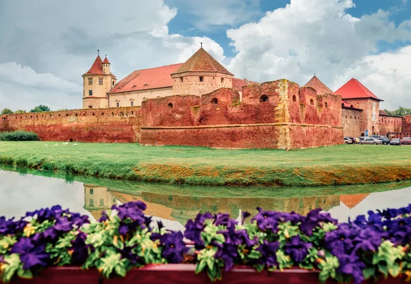 Malowniczy Letni Widok Średniowieczną Cytadelę Fagaras Perfekcyjna Scena Poranna Transylwanii — Zdjęcie stockowe