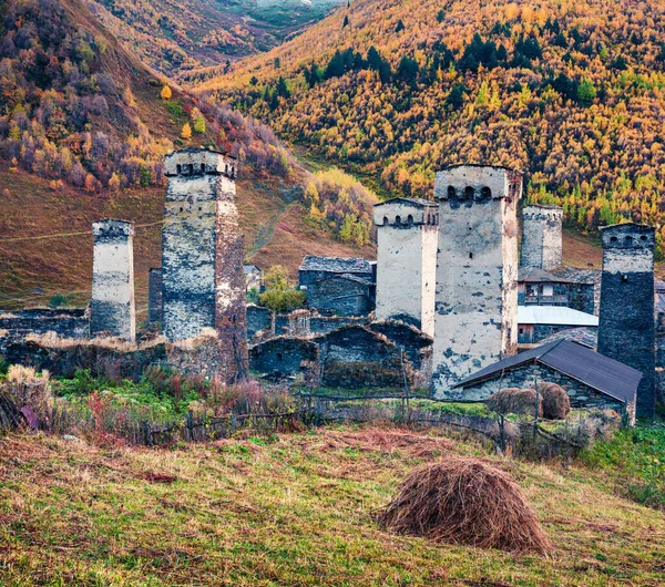 Bunte Herbstszene Höchstgelegenen Bewohnten Dorf Europas Ushguli Unesco Weltkulturerbe Oberwanetien — Stockfoto