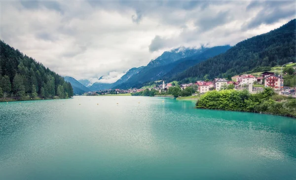 Ponury Letni Widok Auronzo Cadore Jezioro Prowincji Belluno Wenecja Euganejska — Zdjęcie stockowe