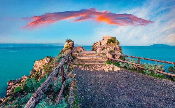 망토의 놀라운 이탈리아의 시칠리아섬 유럽의 해돋이 지중해 바다의 놀라운 풍경이죠 — 스톡 사진