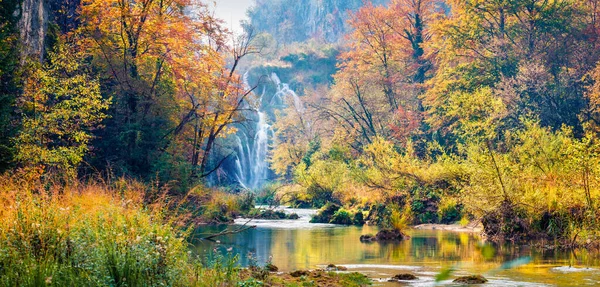 Panorámás Reggeli Kilátás Tiszta Víz Vízesés Plitvicei Nemzeti Park Lenyűgöző — Stock Fotó