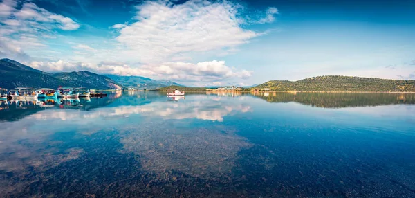 Panoramablick Auf Die Kleine Fischerstadt Mikrovivos Attraktive Morgenlandschaft Der Ägäis — Stockfoto