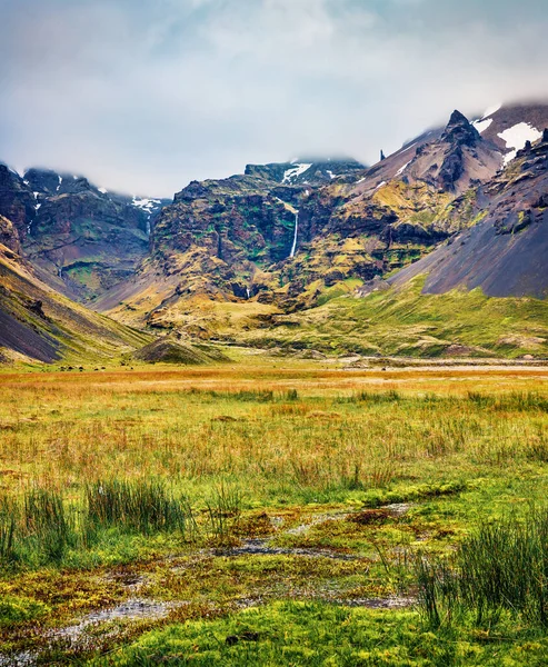 Красочный Утренний Вид Типичный Исландский Пейзаж Мрачная Летняя Сцена Исландии — стоковое фото