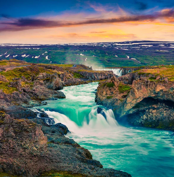 폭포의 피콜로 아이슬란드의 강에서 일출을 수있다 포스팅 — 스톡 사진