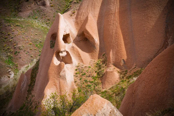 Niesamowite Kształty Piaskowcowym Kanionie Pobliżu Słynnej Wioski Uchisar Kapadocja Dystrykt — Zdjęcie stockowe