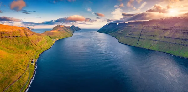 Pohled Letícího Letounu Nádherný Letní Východ Slunce Ostrově Kalsoy Fantastická — Stock fotografie