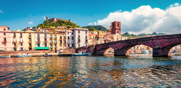 Panoramisch Zomer Stadsgezicht Van Bosa Stad Met Ponte Vecchio Brug — Stockfoto