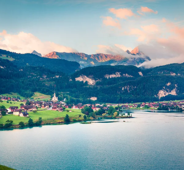 Mglisty Letni Widok Jezioro Lungerersee Kolorowa Scena Poranna Alpach Szwajcarskich — Zdjęcie stockowe