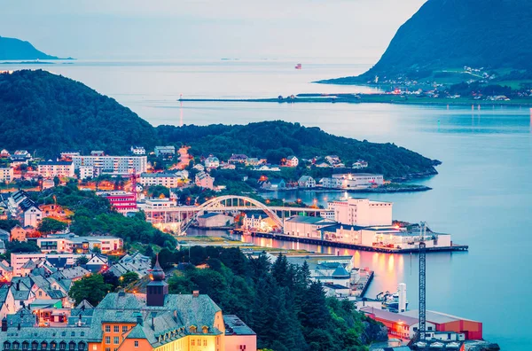 Ptačí Perspektivy Přístavní Město Alesund Západním Pobřeží Norska Vchodu Geirangerfjordu — Stock fotografie