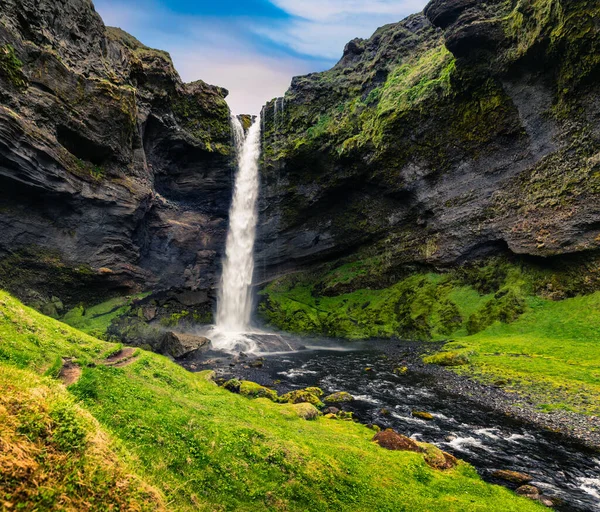 Vista Colorida Manhã Cachoeira Kvernufoss Majestoso Nascer Sol Sul Islândia — Fotografia de Stock