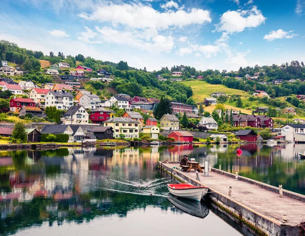 Esős Nyári Kilátás Norheimsund Falu Található Északi Oldalon Hardangerfjord Színes — Stock Fotó