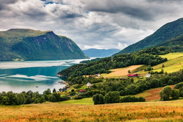 Tipik Kırsal Norveç Manzarası Norveç Avrupa Yaz Sabahı Doğa Konseptinin — Stok fotoğraf