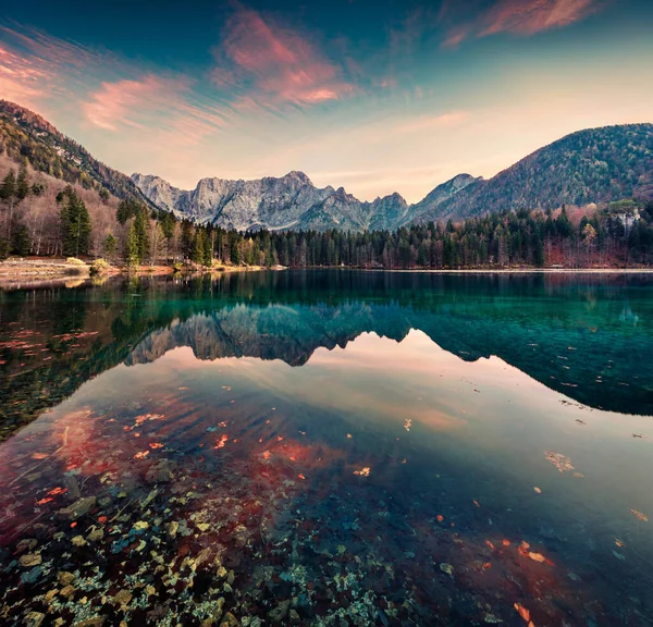Toller Blick Auf Den Fusine See Morgen Farbenfroher Herbstsonnenaufgang Den — Stockfoto