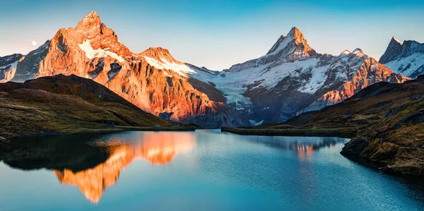 Impresionante Panorama Vespertino Del Lago Bachalp Bachalpsee Suiza Emocionante Puesta — Foto de Stock