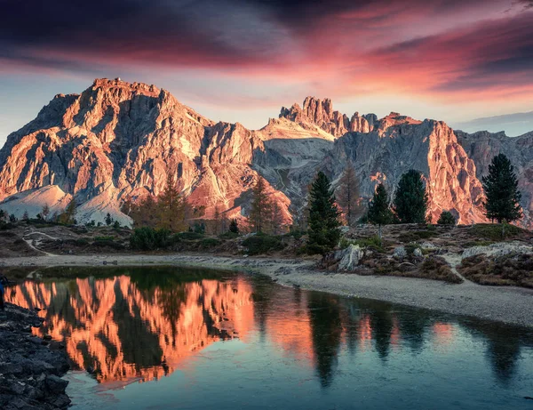 Herrliche Aussicht Auf Den Limides See Und Den Lagazuoi Berg — Stockfoto