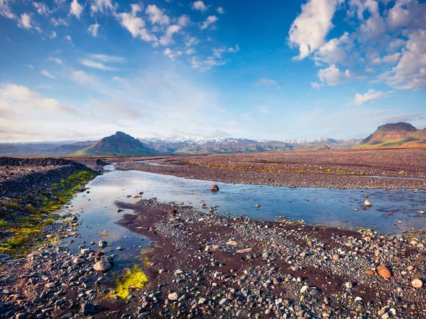 Типичный Исландский Ландшафт Вулканическим Хрусталем Реками Чистой Воды Красочная Солнечная — стоковое фото