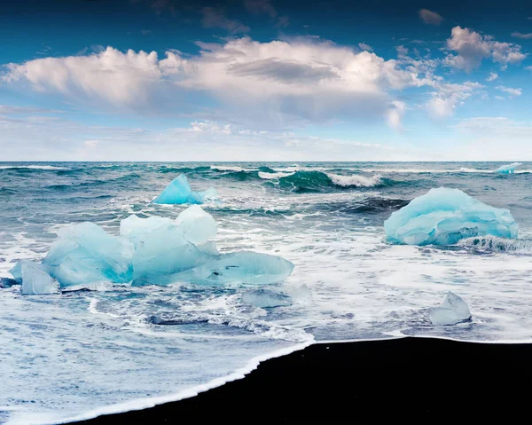 Blocks Ice Washed Waves Jokulsarlon Beach Dramatic Summer Morning Vatnajokull — Stock Photo, Image
