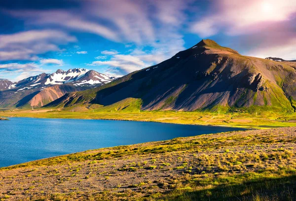 Mattina Soleggiata Sammer Nei Fiordi Islandesi Colorato Paesaggio Marino Vicino — Foto Stock